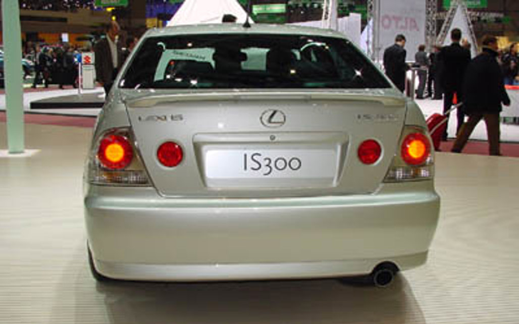 LEXUS IS 300 2001 4-Door Sedan