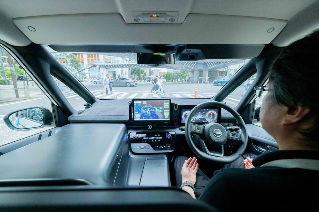 Nissan Serena autonomous